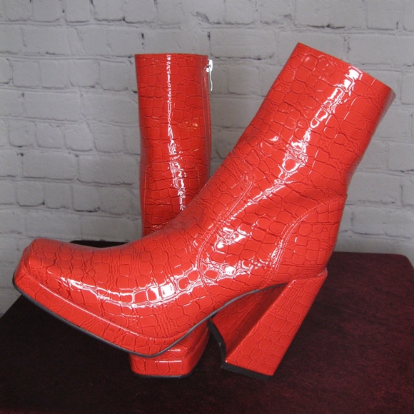 NWOB Discontinued Style Nasty Gal Red Faux Crocodile Square Platform Boots EU39 - Picture 7 of 10